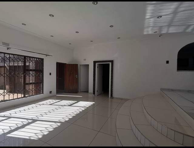 4 BEDROOM HOUSE FOR SALE IN BASSONIA